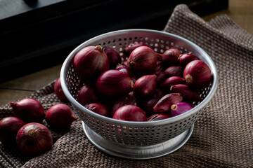 Red onions.
Image of fresh red onions.
