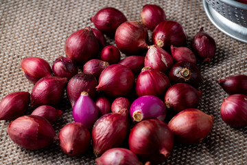 Red onions.
Image of fresh red onions.