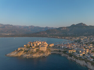 Fotografia aerea della cittadella di calvi in corsica