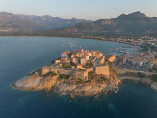 Fotografia aerea della cittadella di calvi in corsica