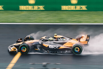 Obraz premium Spa Francoshamps, Belgium - Jul 27, 2024 - Mclaren Formula 1 car on the wet track
