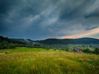 Obraz premium Wonderful landscape view on the Carpathian Mountains during the sunset in the summer season 