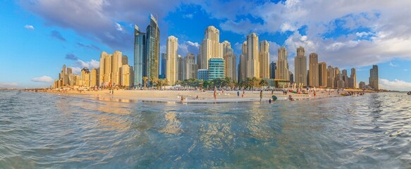 Fototapeta premium a city view with buildings across the water from a beach