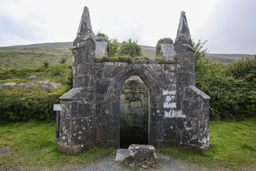 Am Wild Atlantic Way befindet sich diese Trinkwasserquelle aus dem Jahr 1860 die noch heute...