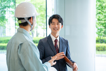 建築業やゼネコンの打合せイメージ