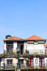 Fachada de casas en zonas marginales de Oporto Portugal