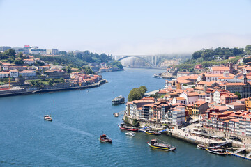 Vista de la ciudad de Oporto y el rio Duero