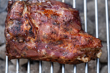 gewürzte Spare Ribs vom Holzkohlegrill