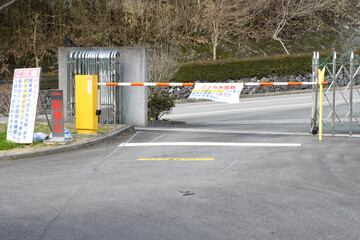 公園の駐車場の出口