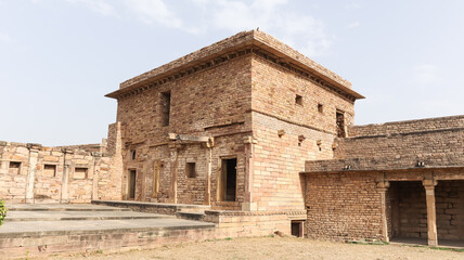 Fototapeta premium India, Madhya Pradesh, Chanderi, Ruin Palace and Fortress of Kirti Durg Fort, It was Built By Pratihara King Kirti Pal in 11th Century. 