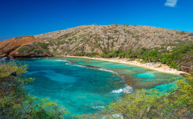 View to the Hanauma Bay beach where you are able to do snorkeling at a flat coral ocean