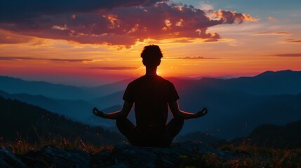 Obraz premium Peaceful sunset meditation in mountains by young man in black t-shirt, celebrating mindfulness and inner peace in nature
