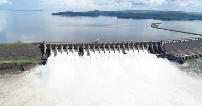 Barragem, Usina hidrel&eacute;trica de Tucuru&iacute;, Par&aacute;, Brasil