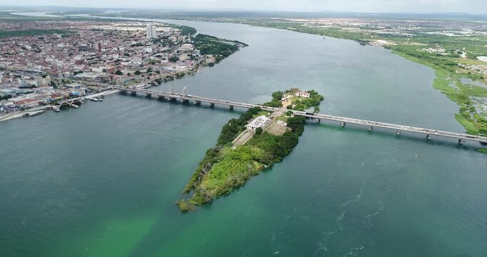Ponte sobre Rio S&atilde;o Francisco, entre Juazeiro da Bahia e Petrolina Pernambuco