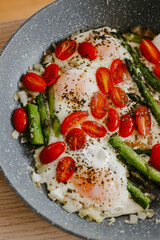 eggs with tomatoes and asparagus