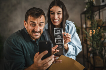 couple announces to everyone via video call that they are expect baby