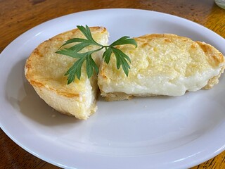 Pão com café, pão de queijo, empada, padaria