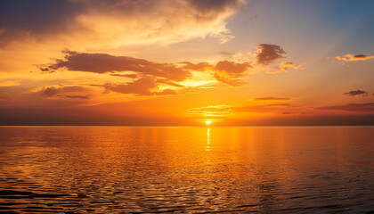 Naklejka premium 夕焼けの美しい海の景色を描いています。空はオレンジ色からピンク色に染まり、太陽が水平線に沈む瞬間が捉えられています。雲はドラマチックな形をしており、光の反射が水面に映り込んでいます。穏やかな海の広がりが、静かな時間の流れを感じさせます。generative AI