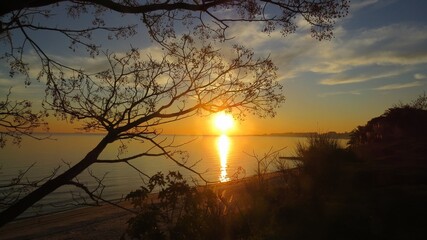 Hermoso atardecer en la playa