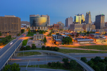 Fototapeta premium Intersate Freeway and down Kansas City at sunset, Missouri, United States Of America.