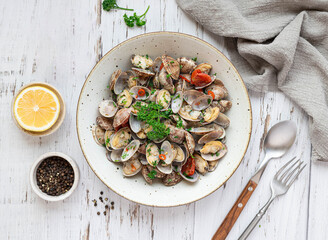 Fresh steamed clams with white wine, garlic and parsley, top view