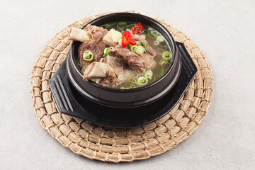 Food made by boiling beef ribs in water