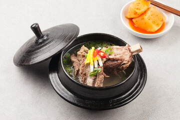 Food made by boiling beef ribs in water