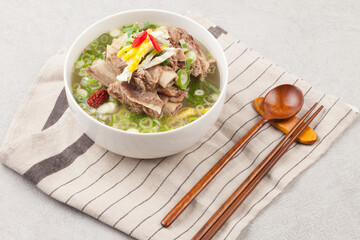 Food made by boiling beef ribs in water