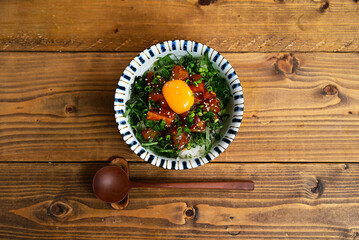 サーモンユッケ丼