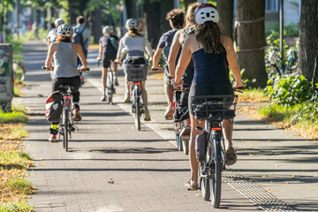 Female_Cyclists