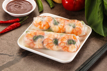 Vietnamese spring roll with prawn