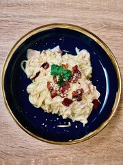 Carbonara pasta in a blue plate