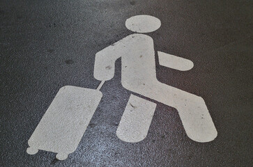 The symbol of a person dragging a suitcase. We can see this symbol, indicating that the area is an authorized route.