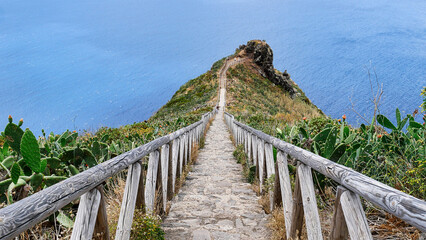 Treppenweg bei Cristo Rei zum Ponta do Garajau an der Südspitze Madeiras