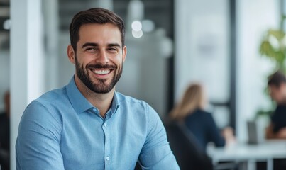 Obraz premium success of businessman smiled in office