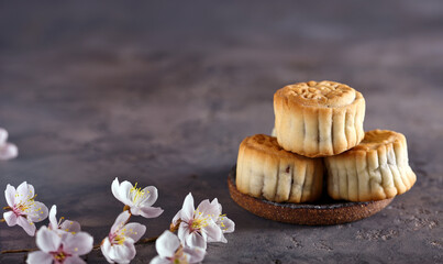 moon cake yuebing traditional chinese holiday food