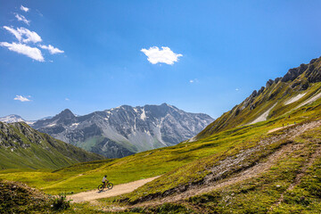 Fototapeta premium biker in the mountains