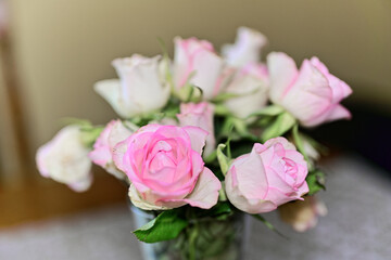 a bouquet of beautiful roses in a vase on the table
