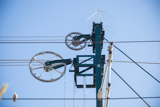 Overhead line of the high-speed train
