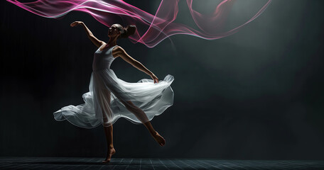 Kunstvolle Tanzdarbietung einer Ballerina in einem mystischen Licht mit eleganten Bewegungen