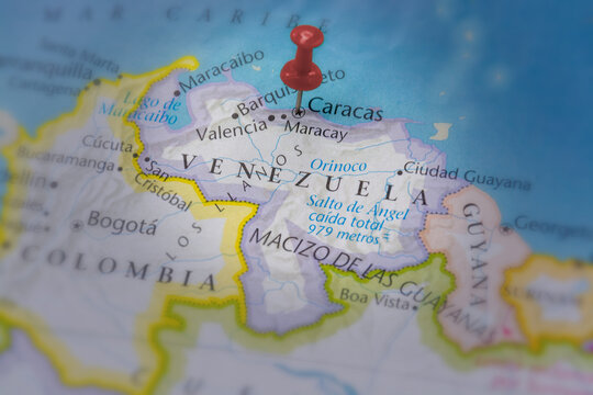 Mapa de venezuela, marcada la capital Caracas con punto rojo.