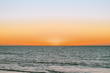 Naklejka premium 5 Seconds to Sunrise