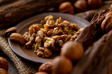 Walnut kernels and whole walnuts on a table.
Image of organic walnuts.
