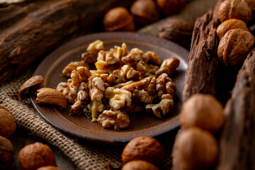 Walnut kernels and whole walnuts on a table.
Image of organic walnuts.
