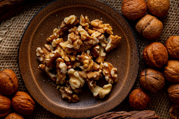 Walnut kernels and whole walnuts on a table.
Image of organic walnuts.
