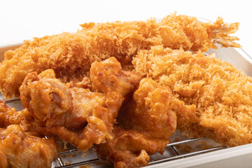 揚げ物（鶏の唐揚げ　エビフライ　ヒレカツ）