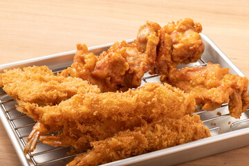 揚げ物（鶏の唐揚げ　エビフライ　ヒレカツ）