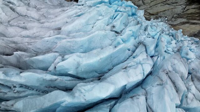 Beeindrukende Sicht auf das Gletschereis eines Gletschers in Norwegen