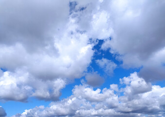 Obraz premium Clear blue sky texture and white fluffy cloud nature background. The sun shines bright in the daytime in summer