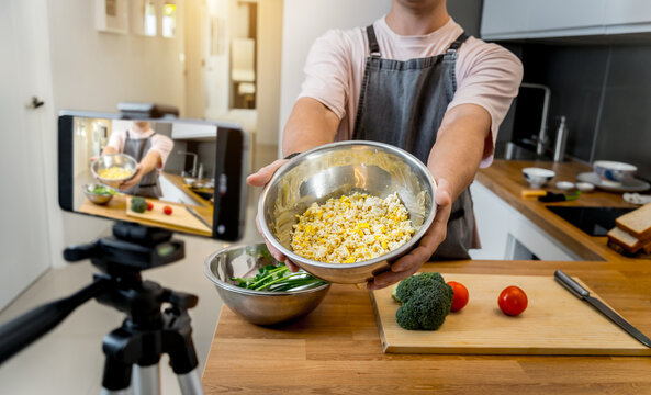 The chef is broadcasting live from workshop how to prepare a vegetarian food